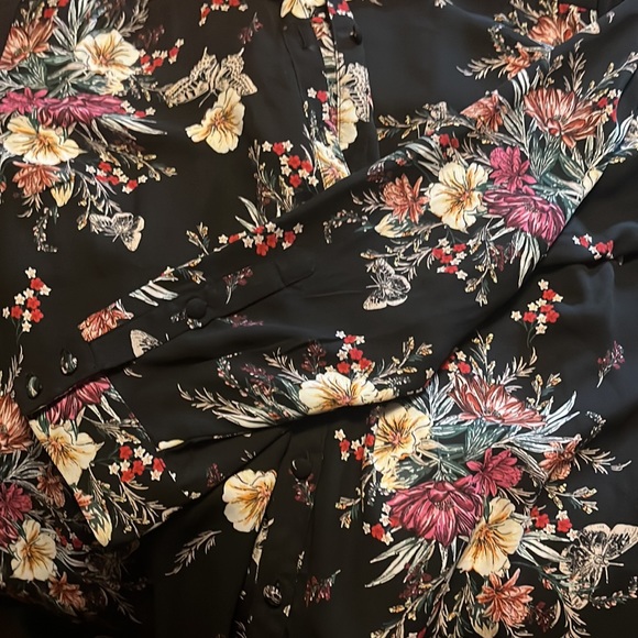 Torrid floral in butterfly Harper - Picture 3 of 3
